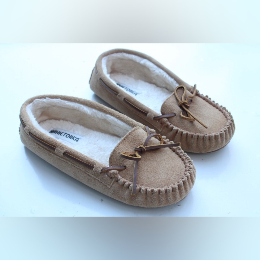 Minnetonka Cally moccasin slippers